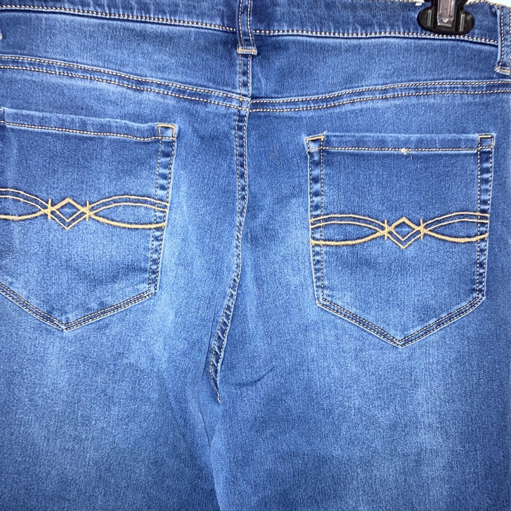 Jeans - Picture 3 of 4